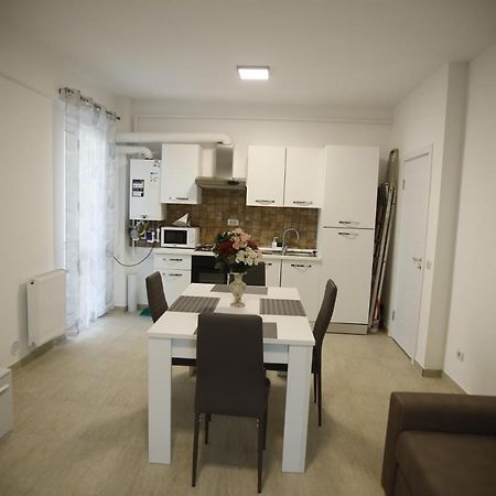 Lar Apartment Focsani Exterior photo